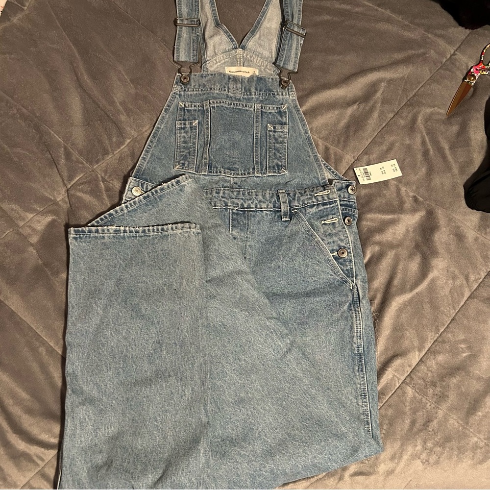 Abercrombie & Fitch Lightweight Denim “Overalls” Color Medium Size Small NWT